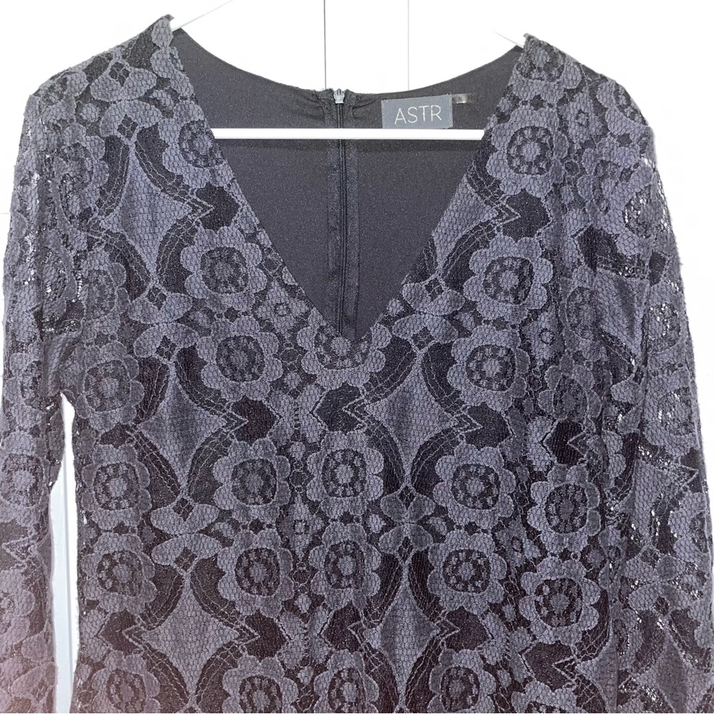 ASTR black lace overlay long bell sleeve v neck dress M - Picture 4 of 12